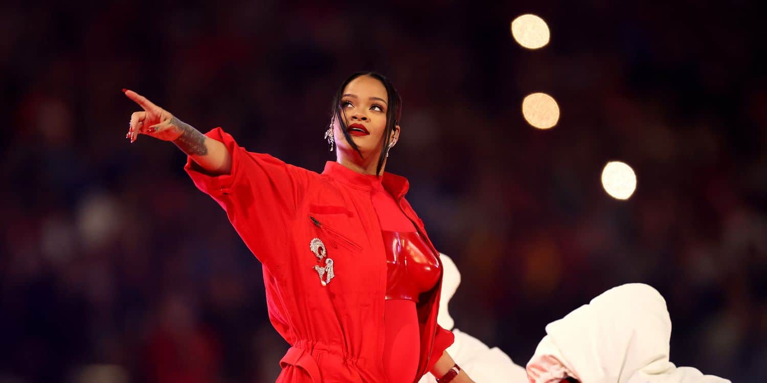 Rihanna Reveals What Success and Falling in Love Smells Like